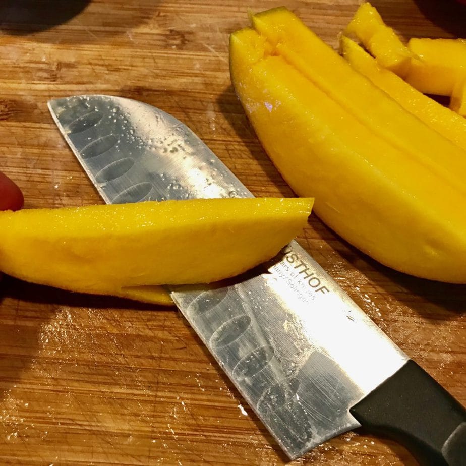 Slicing a Mango | www.thefreshcooky.com