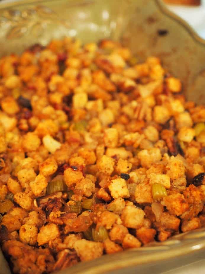 This recipe for Maple Apple Sausage Stuffing is perfect to serve as a side or stuff your turkey with this Thanksgiving! Filled with amazing flavors like browned butter, veggies, apples, sausage, maple syrup, toasted pecans and a little touch of bourbon, it'll become a family favorite! #thefreshcooky #stuffing #dressing #mapleapplesausage #thanksgiving #canadian #turkey #thanksgivingsidedish #christmasrecipes #recipe 