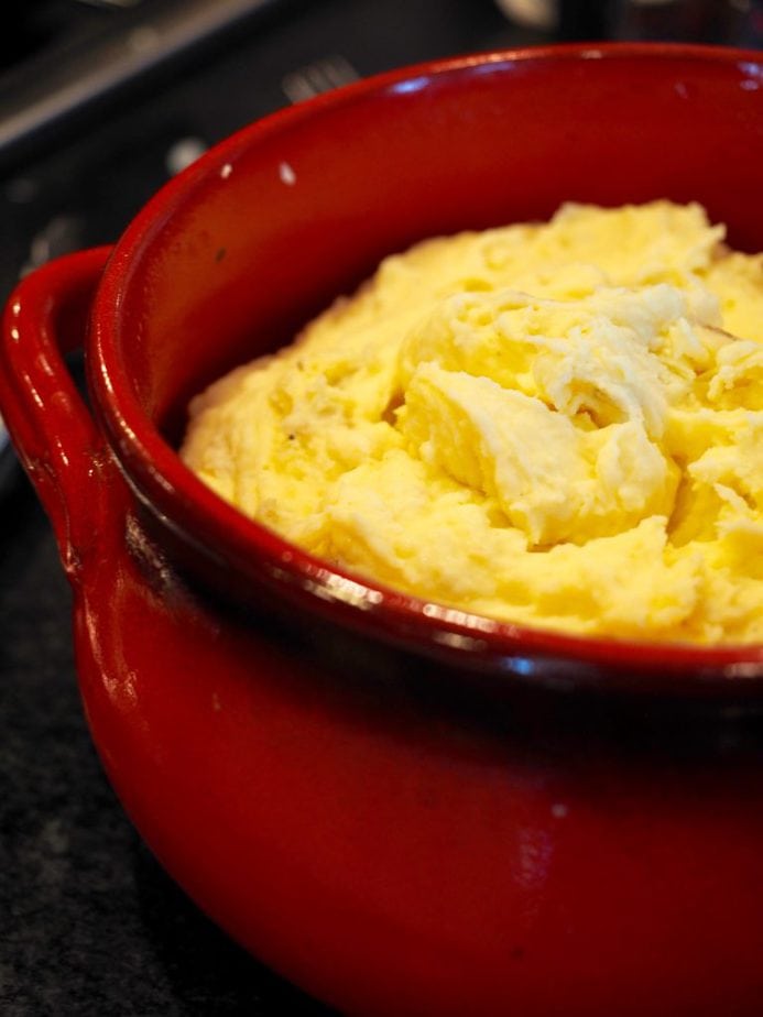 Creamy Garlic Mashed Potatoes | www.thefreshcooky.com