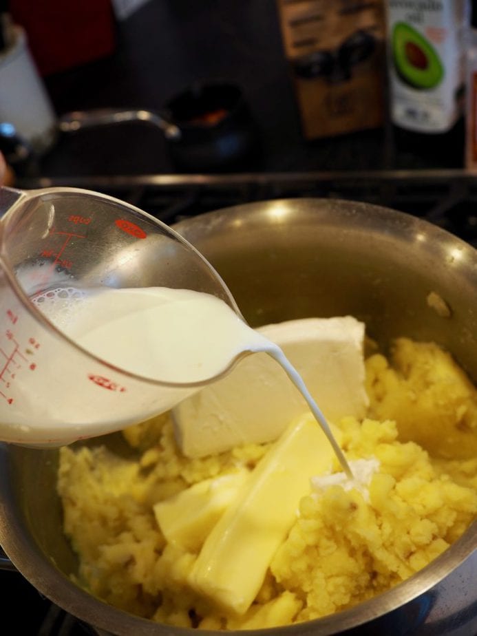 Creamy Garlic Mashed Potatoes | www.thefreshcooky.com
