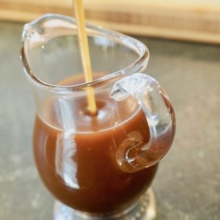 Vanilla Bourbon Caramel Sauce | www.thefreshcooky.com