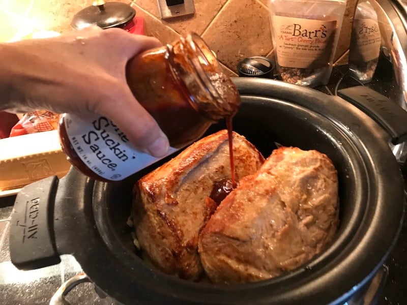 Pulled Pork Slow Cooker | www.thefreshcooky.com #pulledpork #bbqpulledpork #bbqpork #slowcooker #skifood #bonesuckinsauce #simplyorange