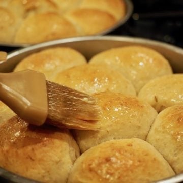 Oatmeal Dinner Rolls | www.thefreshcooky.com #oatmealrolls #oats #dinnerrolls #oatmeal #rolls