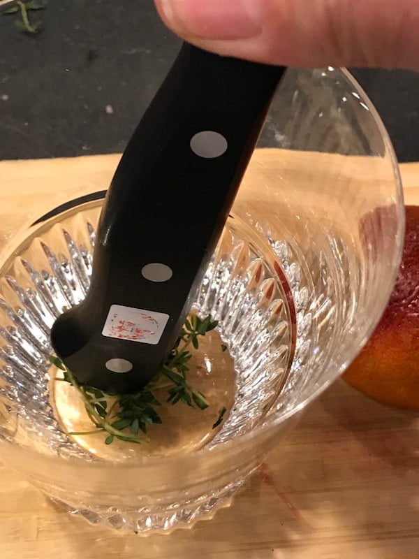 Muddling Thyme for cocktail | thefreshcooky.com
