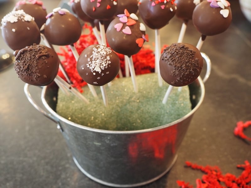 Chocolate Cake Pops | www.thefreshcooky.com