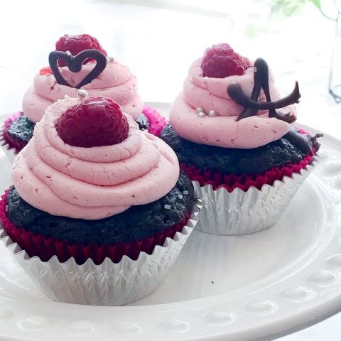 Rich Chocolate Ganache Cupcakes with Raspberry Buttercream | www.thefreshcooky.com #ganache #chocolate #cupcakes #raspberry #buttercream
