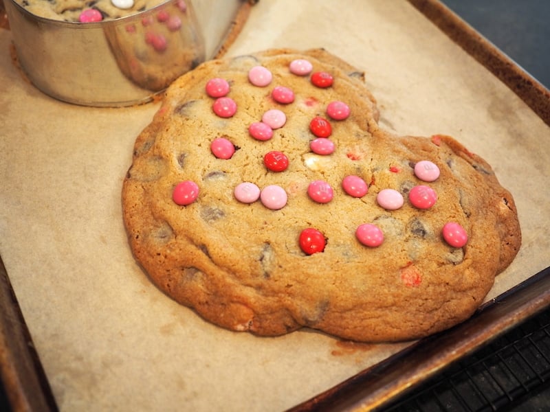 Giant Chocolate Chip Cookie | www.thefreshcooky.com