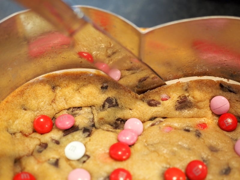 Giant Chocolate Chip Cookie | www.thefreshcooky.com