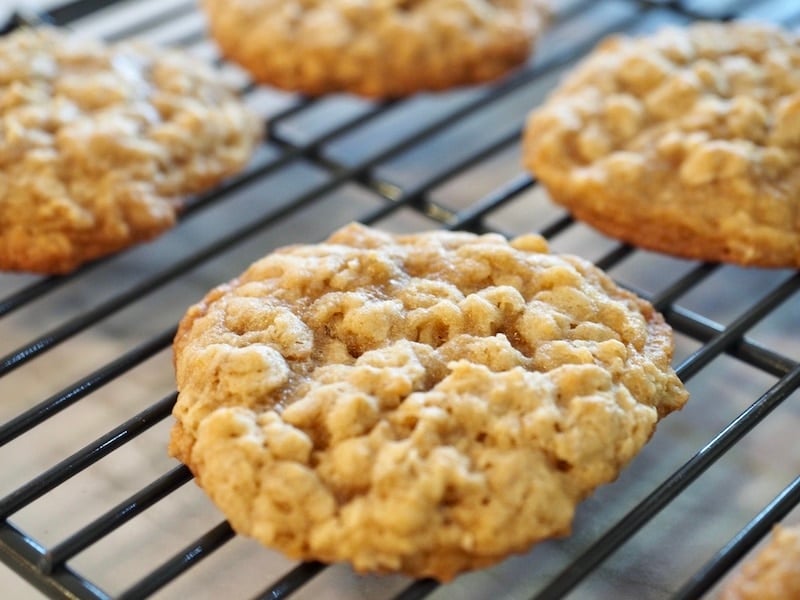 Oatmeal Cookie Sandwiches with Maple Brown Sugar Frosting | www.thefreshcooky.com #oatmealcookie #maplebrownsugarfrosting #sandwichcookies