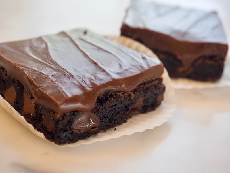 Basic Fudge Brownies | www.thefreshcooky.com #fudgebrownies #basicbrownies #frostedbrownies