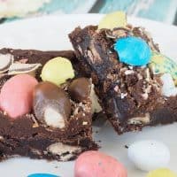 Robin Egg Easter Brownies | www.thefreshcooky.com #brownies #robineggbrownies #whopperbrownies