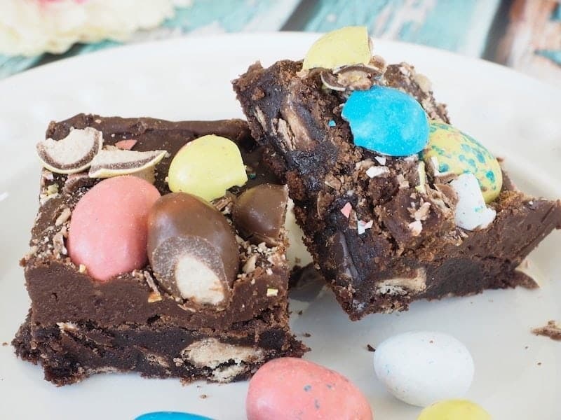 Robin Egg Easter Brownies | www.thefreshcooky.com #brownies #robineggbrownies #whopperbrownies