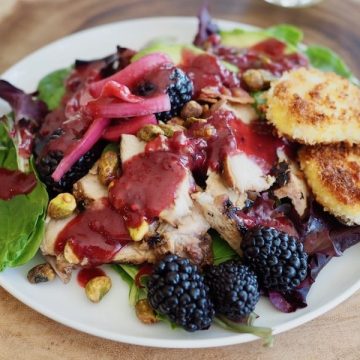 Blackberry Grilled Chicken Salad | www.thefreshcooky.com #freshsalad #springsalad #blackberrys #friedgoatcheese