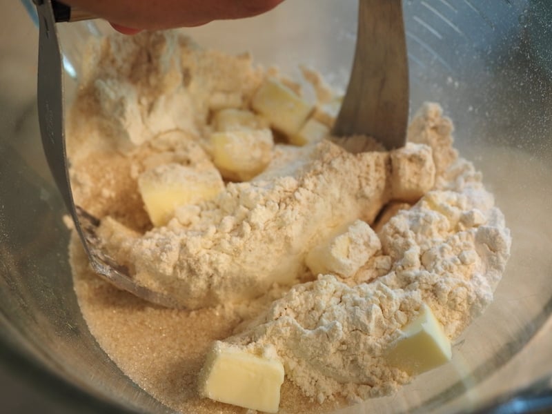 cutting in butter into pastry mixture for scones | www.thefreshcooky.com