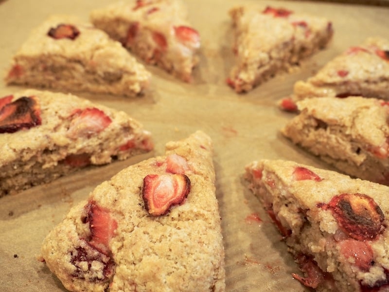 Baked strawberry scones before glaze| www.thefreshcooky.com