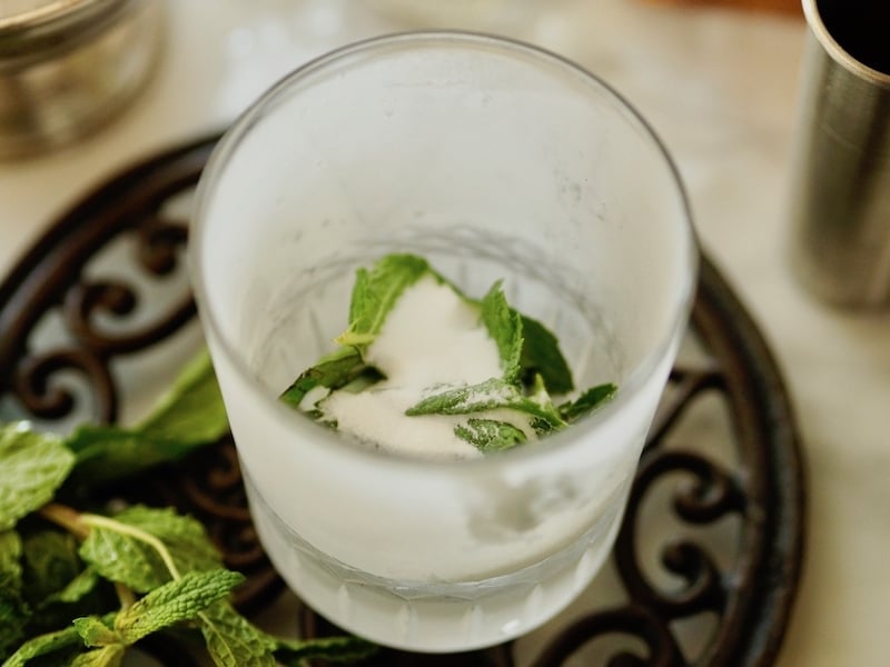 Mint Julep | www.thefreshcooky.com #mintjulep #bourbon #mint #derbydrink