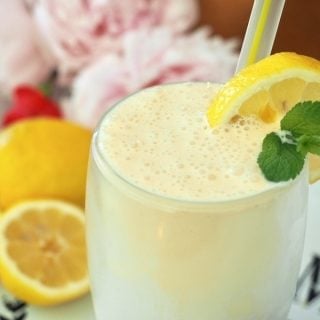 Chick-Fil-A Copycat Frosted Lemonade | www.thefreshcooky.com #frostedlemonade #frozenlemonade #lemonade #summerdrinks #copycat