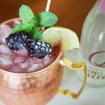 How to make a fresh, Blackberry Bourbon Moscow Mule #thefreshcooky #moscowmule #bourbon #cocktail #mocktail #blackberry #gingerbeer #qdrinks