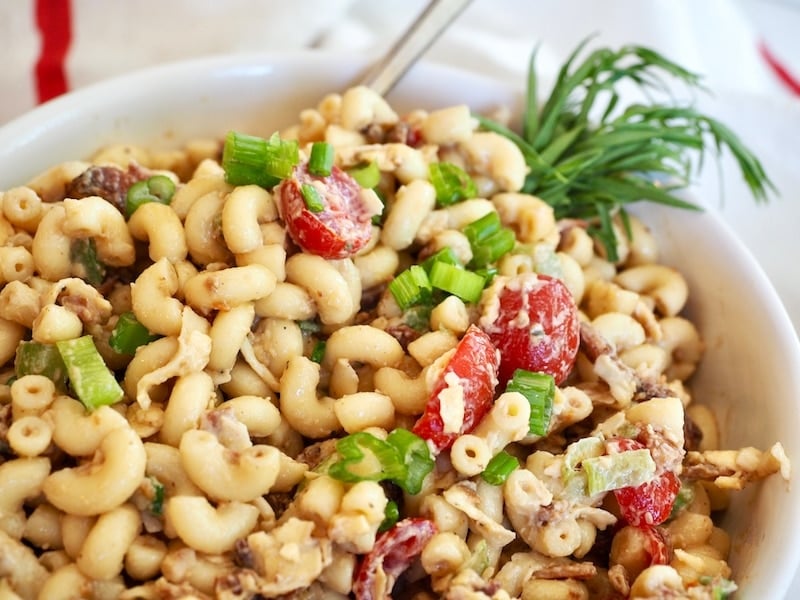 bowl of bacon balsamic macaroni salad with bits of crisp bacon, crisp green onion slices, elbow macaronis covered in a creamy balsamic dressing. thefreshcooky.com