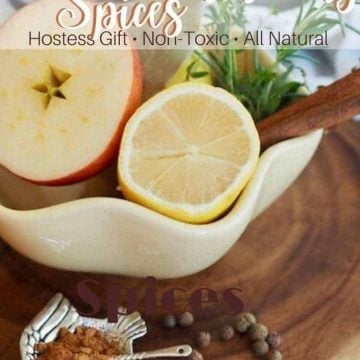 Want your home to smell like fall without toxic air fresheners? This recipe for Fall Simmering Spices is an all-natural, inexpensive and simple way to fill your home with the aroma of fall and Thanksgiving! #thefreshcooky #simmeringspices #fallsmell #aromatherapy #nontoxic #allnatural