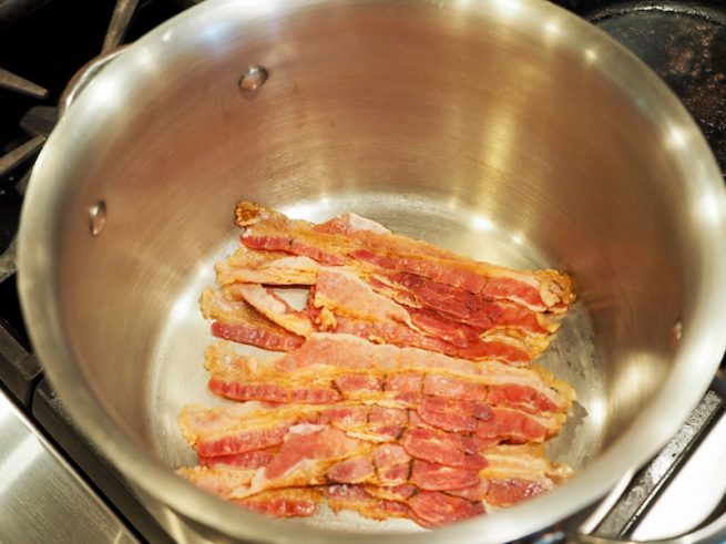 crisping bacon in soup pot for bacon beef minestrone soup