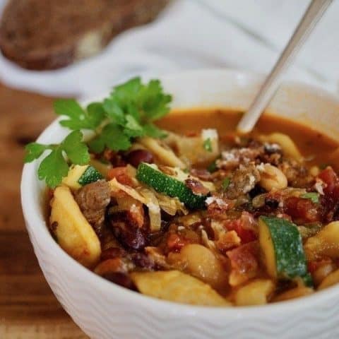 Warm up with this hearty minestrone soup with smokey bacon and tender beef bits! This classic Italian soup recipe is easy to make and tastes amazing. #thefreshcooky #soup #healthyrecipe #bacon #beef #minestrone