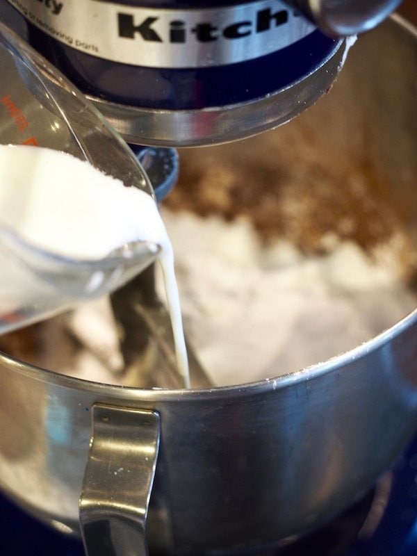 pouring cream into buttercream ingredients | www.thefreshcooky.com