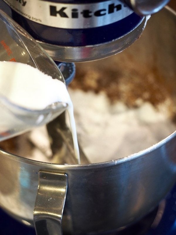 pouring cream into buttercream ingredients | www.thefreshcooky.com