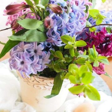 An easy and cheap spring floral arrangement