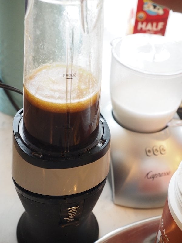 Blending Bulletproof Coffee | www.thefreshcooky.com