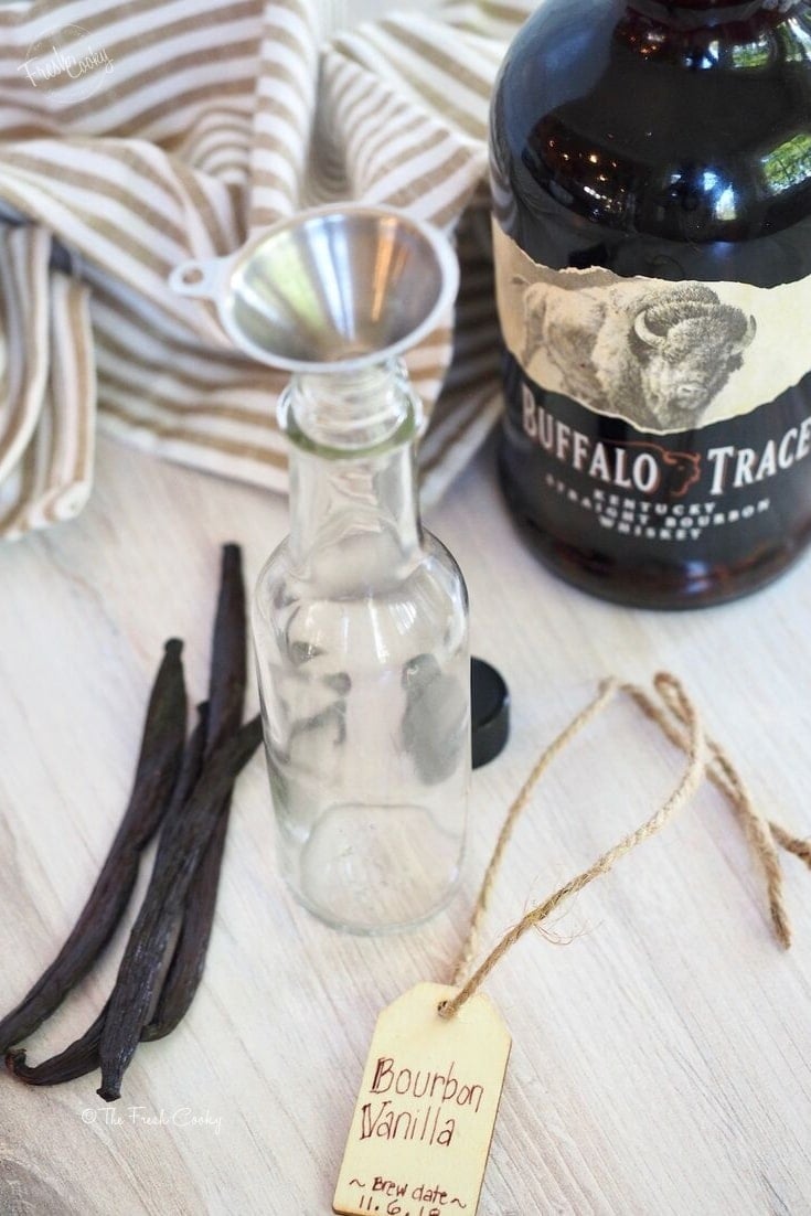 Ingredients and Tools to make your own homemade vanilla extract | thefreshcooky.com