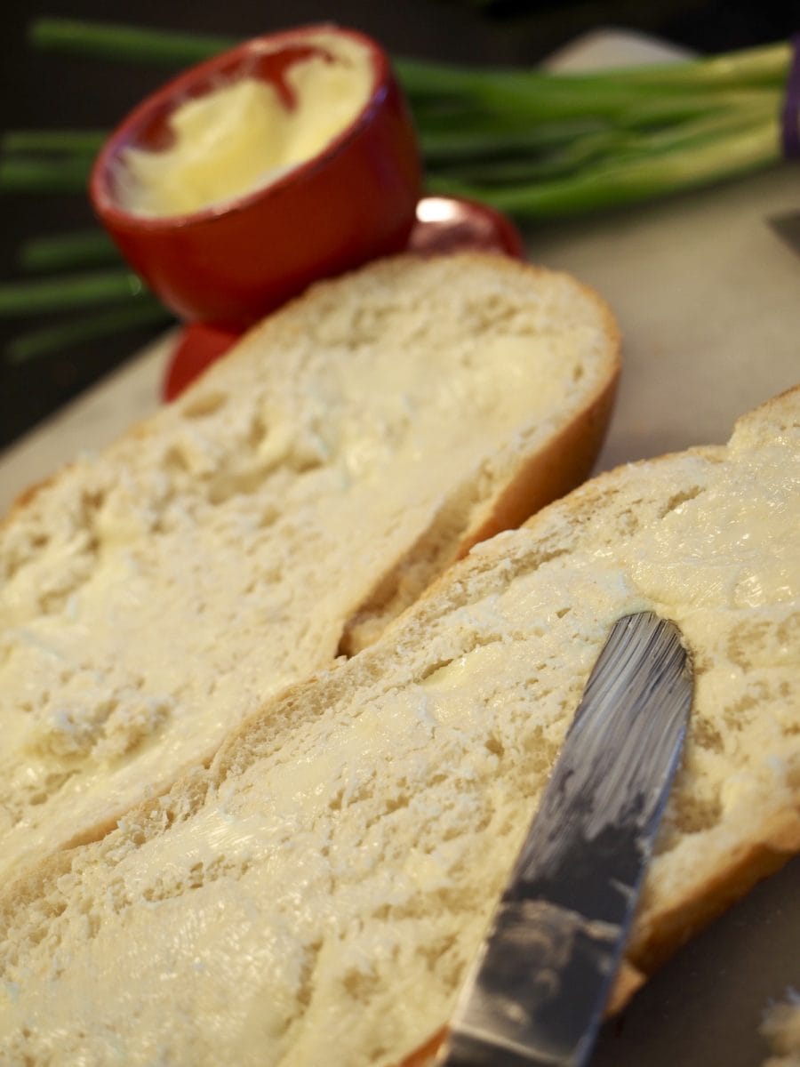 spreading thin butter on french  bread | thefreshcooky.com