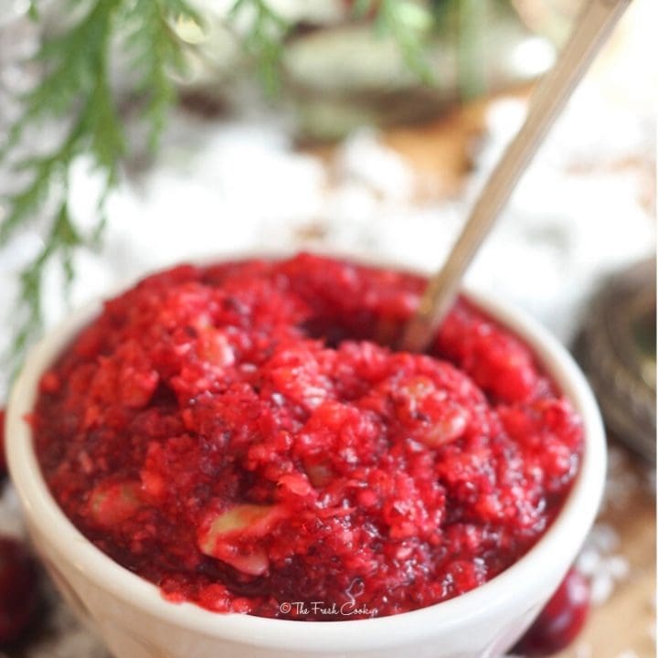 bowl of cranberry relish | via @thefreshcooky