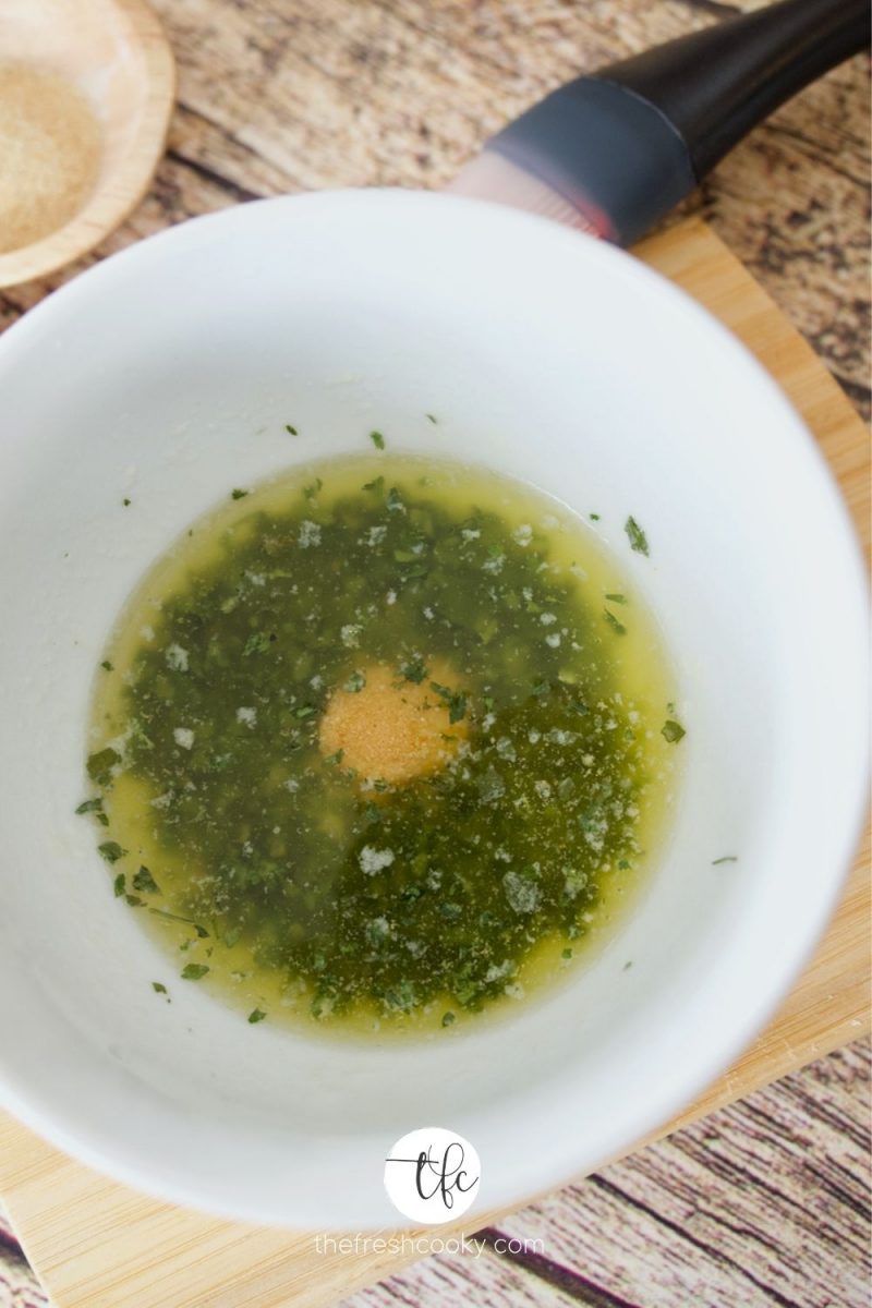 Butter topping shot, melted butter, fresh chopped parsley and garlic powder.