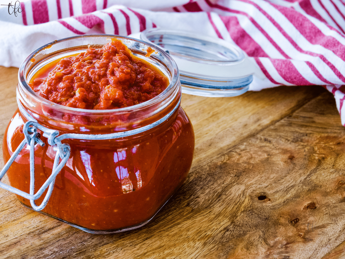 Jar of homemade pizza sauce with lid, best pizza sauce recipe.