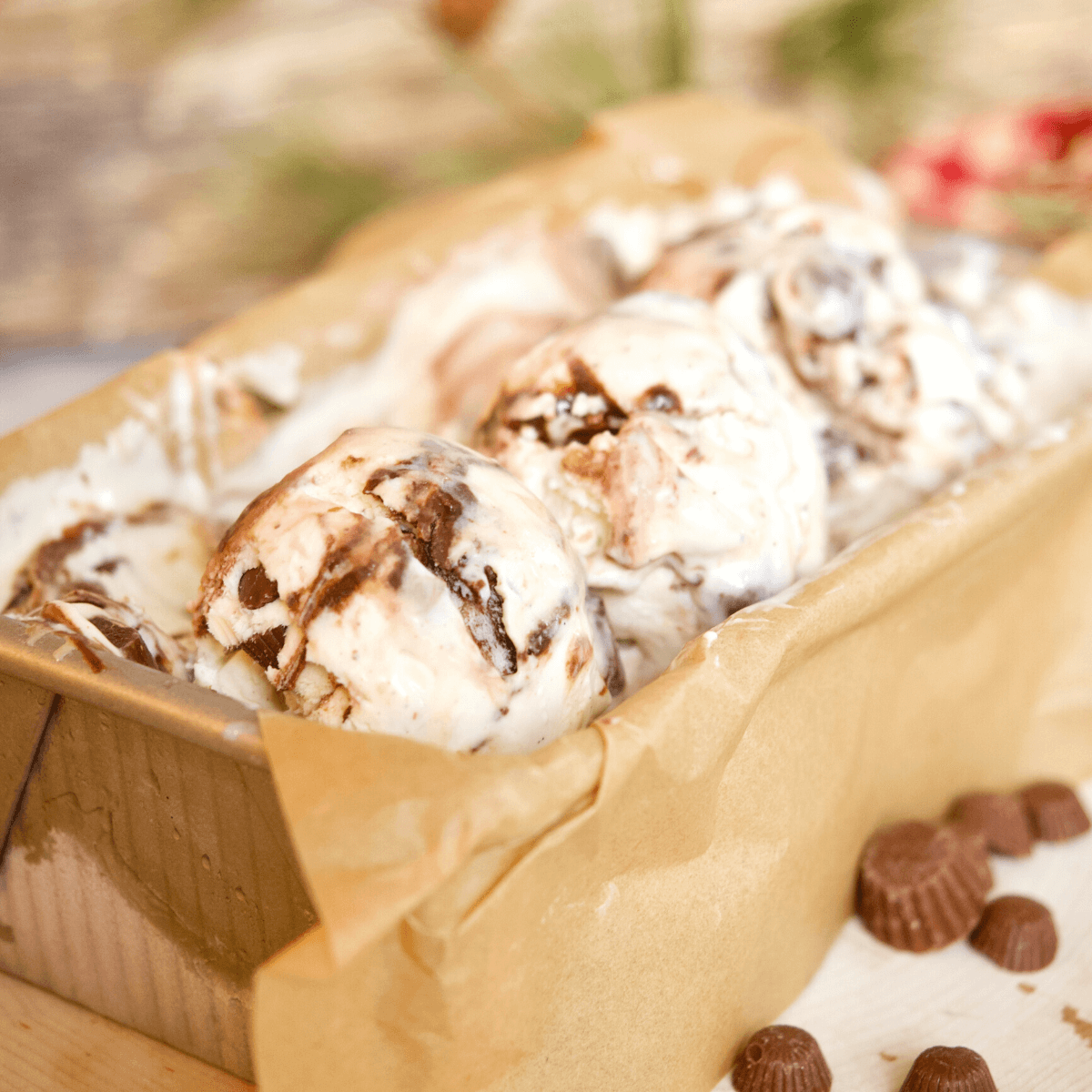 Pan filled with Moose Tracks Ice Cream with three scoops on top ready to go.