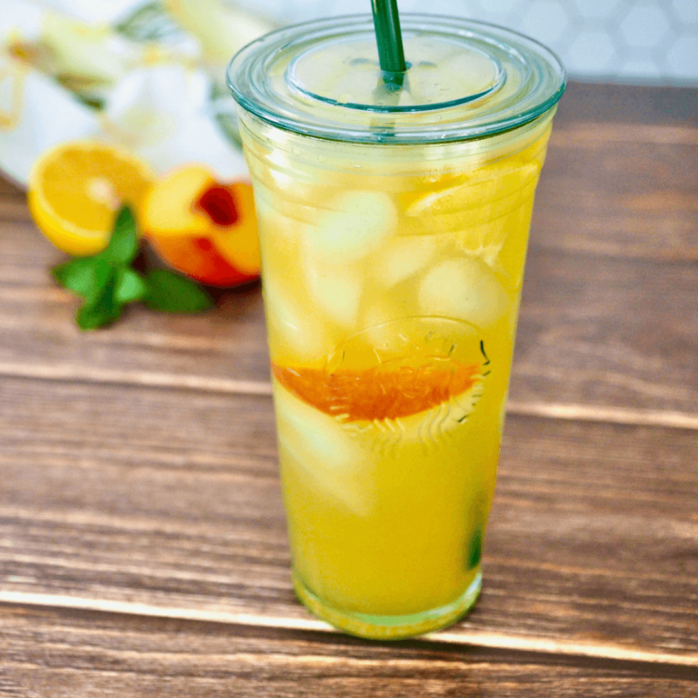 Easy Iced Peach Green Tea Lemonade Recipe (Starbucks Copycat)