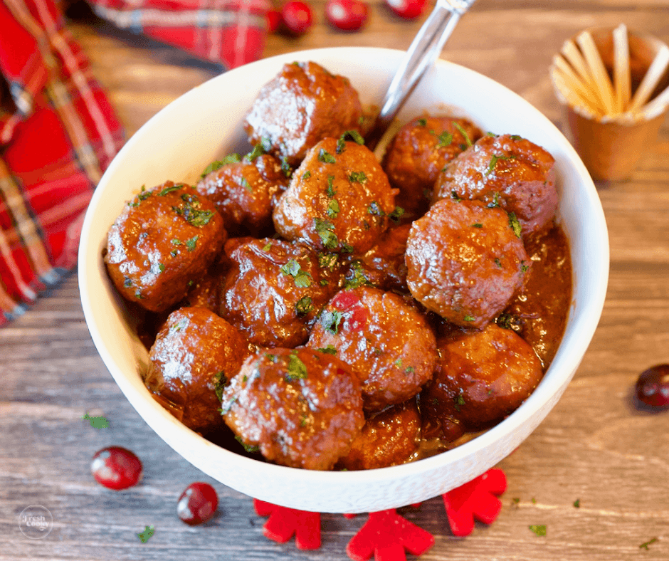 Easy 3-Ingredient Cranberry Meatballs (Crockpot)