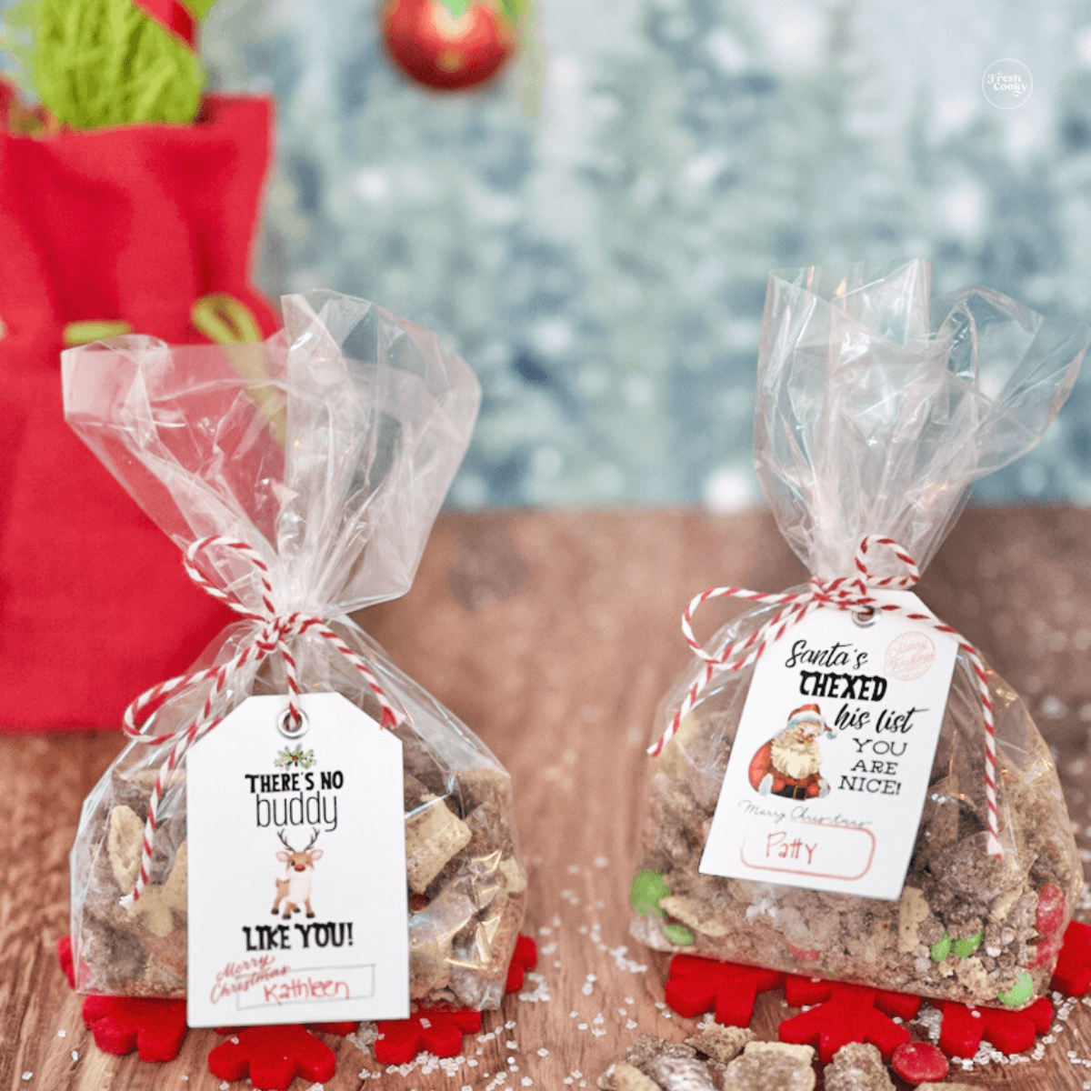 Christmas Muddy Buddy Recipe in cello bags with cute free printable tags.