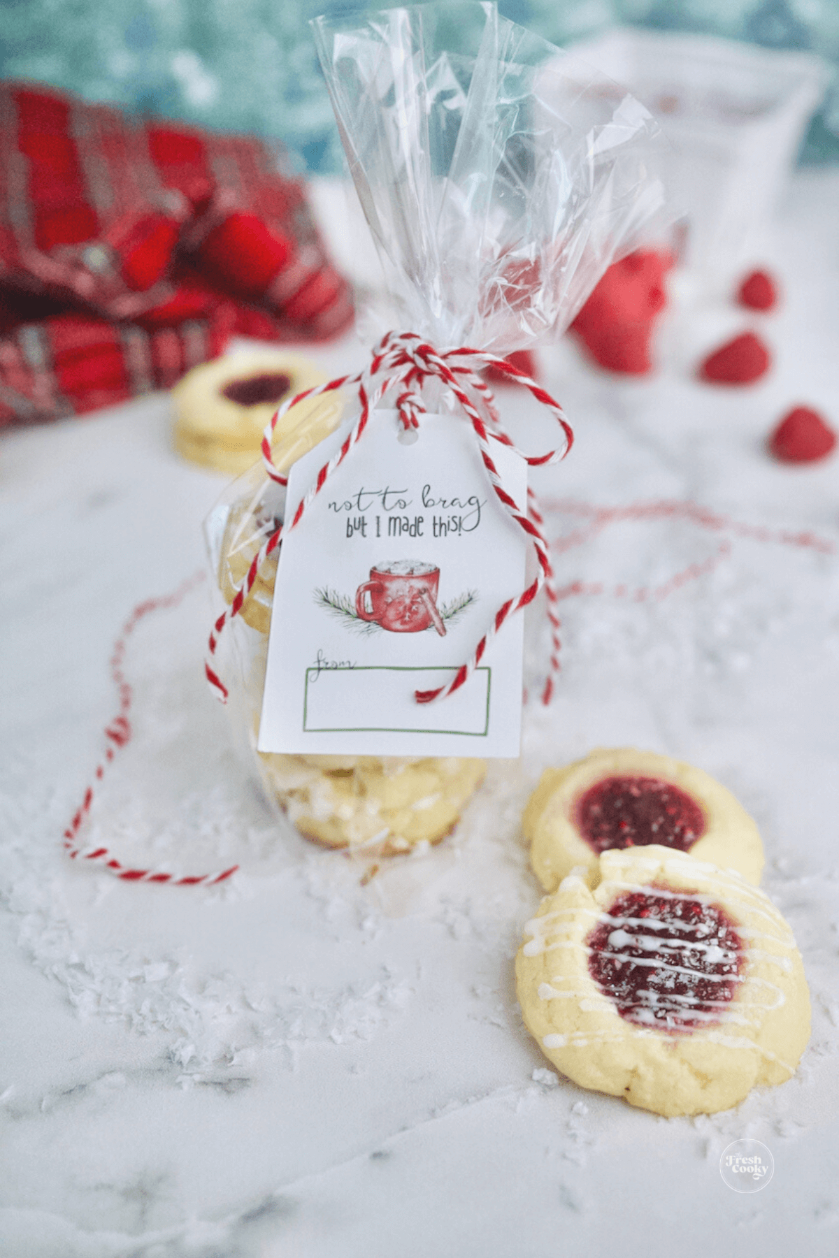 Package cookies into cellophane bags and place gift tag on top.