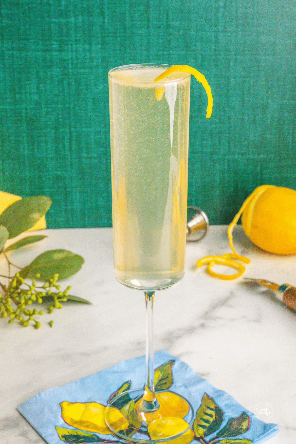 Elderflower French 77 cocktail in champagne flute.