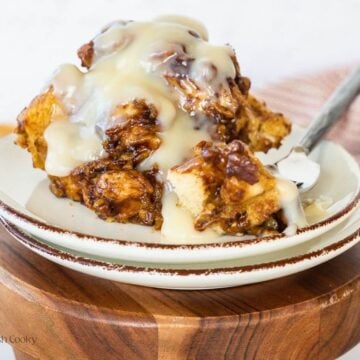 Slow Cooker Cinnamon Roll Casserole