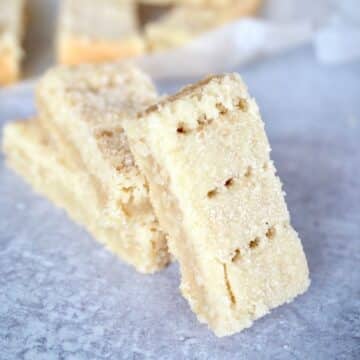 Easy Traditional Shortbread Recipe (Scottish Recipe)