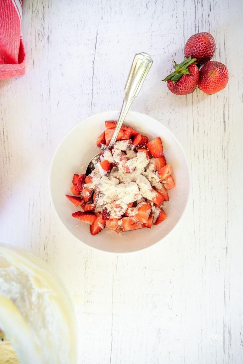 Toss strawberries with reserved tablespoon of flour. 