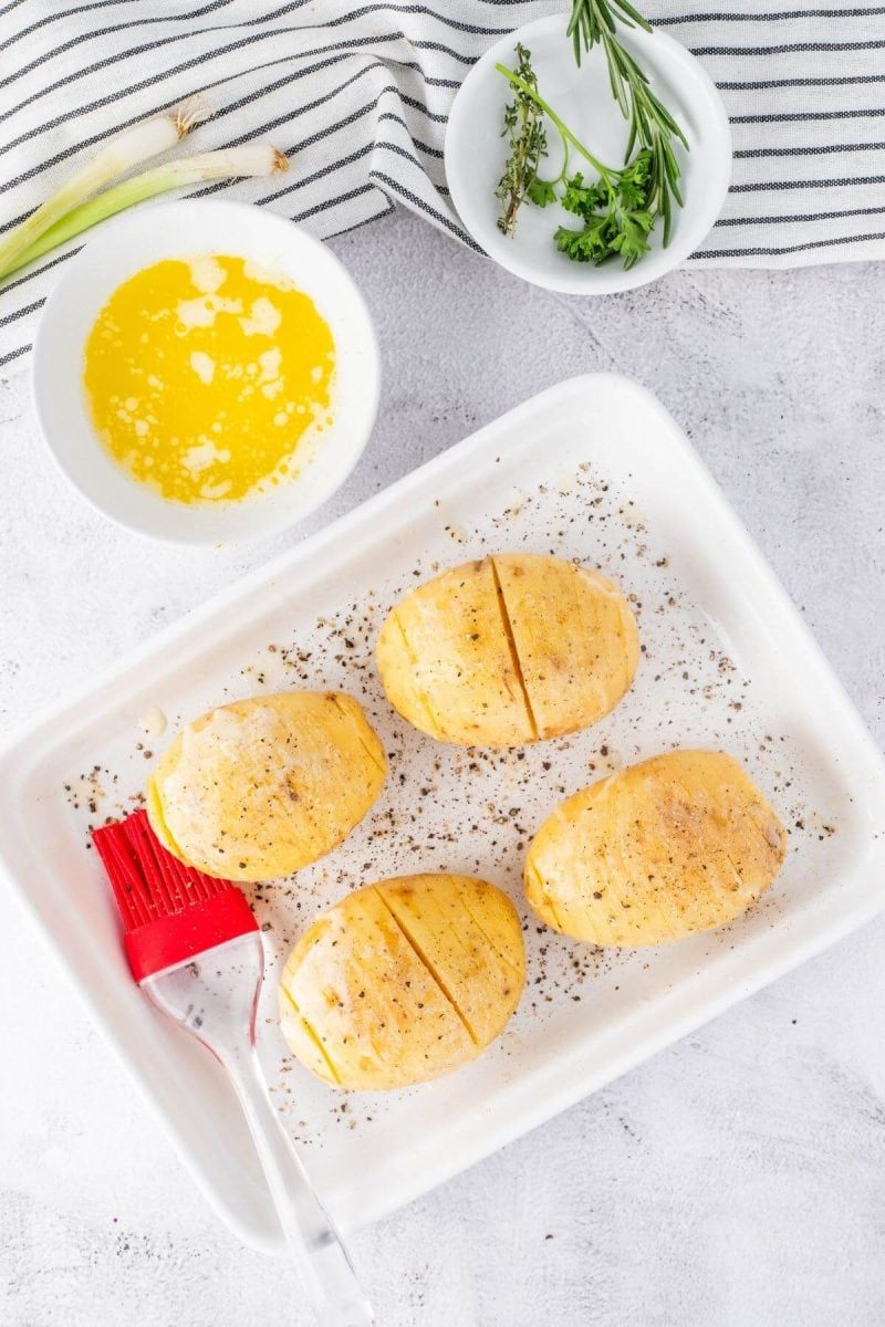 Dry potatoes well and sprinkle with salt and pepper. 