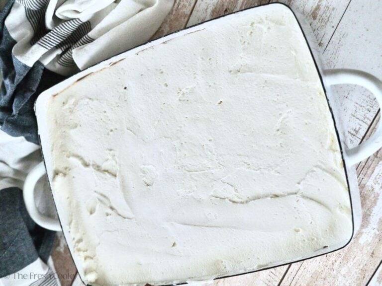 Smoothed final layer on the Oreo dessert.