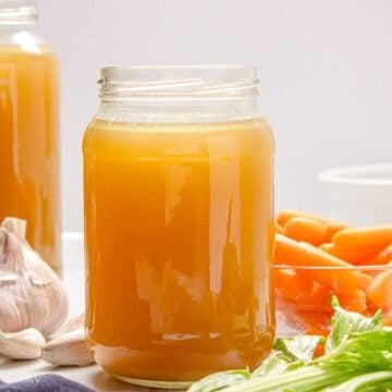 Slow Cooker Chicken Stock