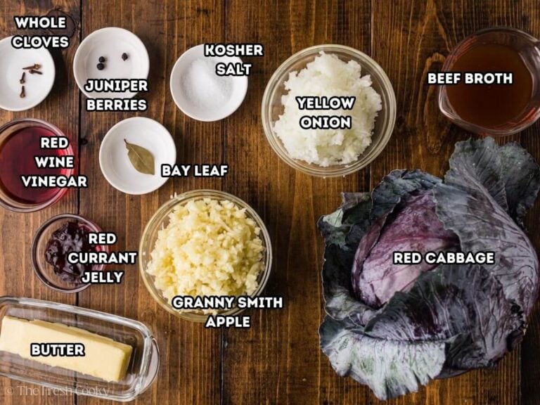 Ingredients needed to make rotkohl.