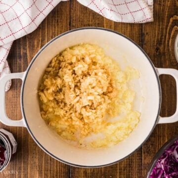Minced apple also added to the put of onions.