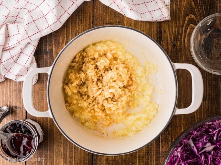Minced apple also added to the put of onions.